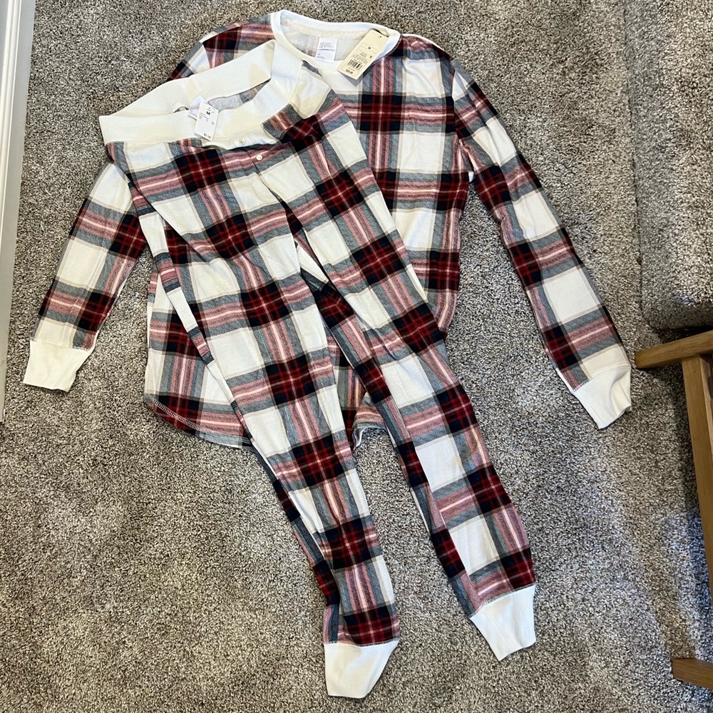 Stars Above matching thermal pajama set, tartan/plaid, size M NWT